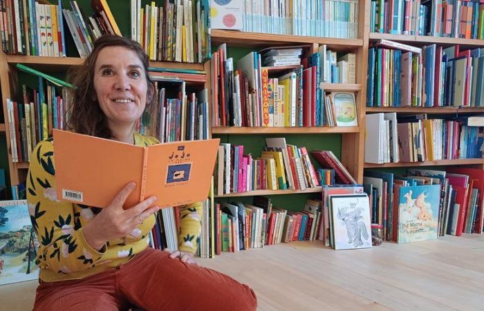 Laetitia Cador plays, reads and dances with the books for the 30th anniversary of Editions du Rouergue in Rodezs