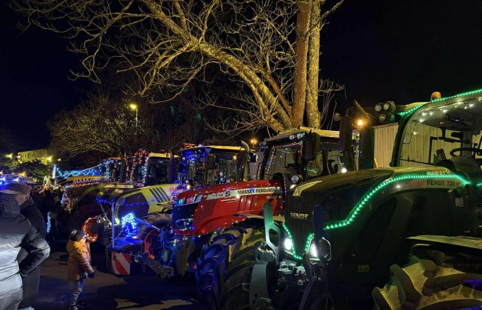 The fabulous success of Christmas tractor parades in the West!