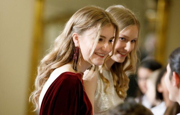 Return of Elisabeth to Belgium: radiant on the arm of her sister, the princess lit up the Christmas concert