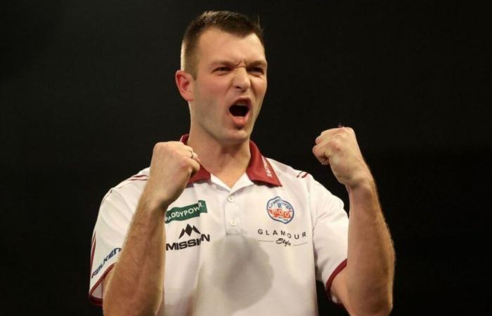 (VIDEO) ‘I worry how this will effect me’: Madars Razma suffering with back injury amid quelling Kist’s nine-dart heroics