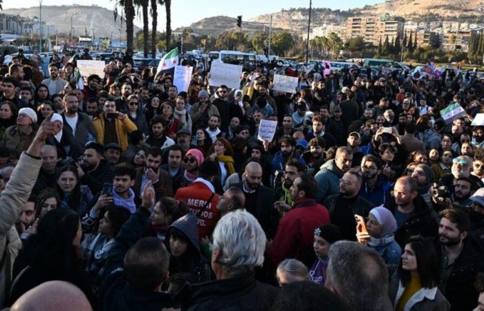 hundreds of demonstrators in Damascus for democracy and women’s rights