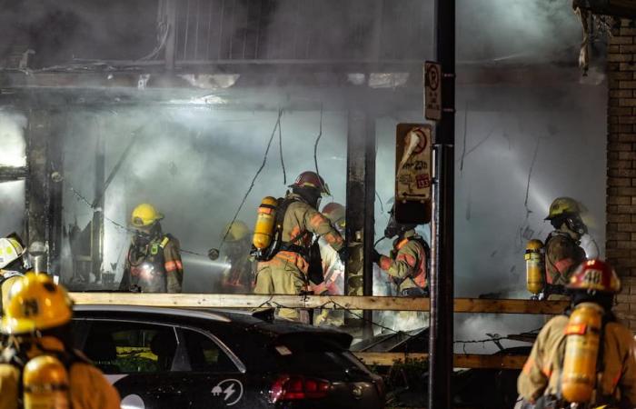 A Montreal pizzeria ravaged by fire in Rosemont