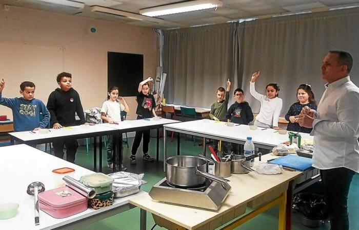 In Lorient, students from the Kerfichant school learn about cooking with chef Olivier Beurné