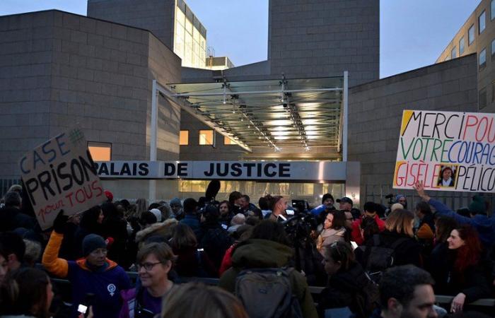 DIRECT. Mazan rape trial: Gisèle Pelicot arrived in court, a crowd gathered in front of the courthouse