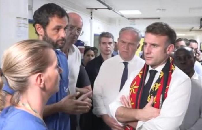 Macron meets medical staff in hospital in Mayotte