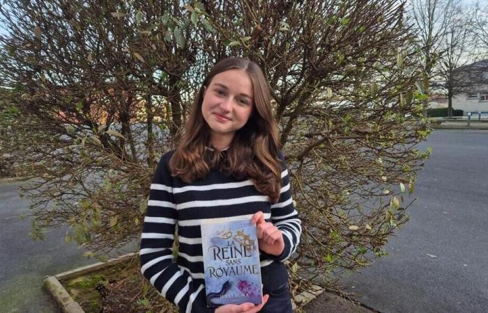 A young person, a book in Saint-Lô: Victoria presents her favorite book, The Queen without a Kingdom