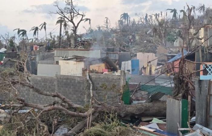 DIRECT. Emmanuel Macron has just arrived in Mayotte, 5 days after the passage of Cyclone Chido