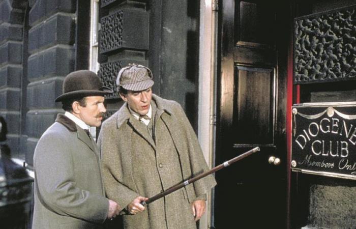 The complete novels and short stories of Sherlock Holmes appear in a new translation