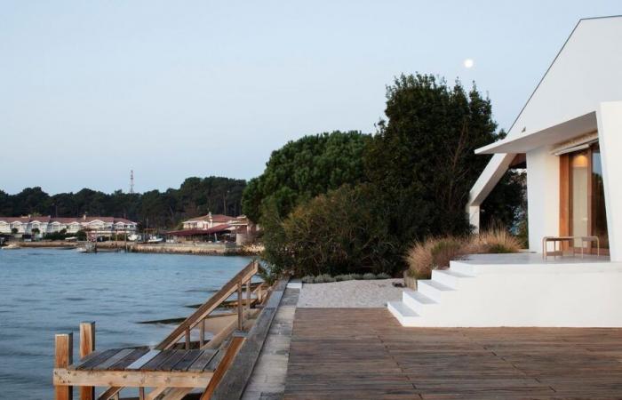 On the Arcachon basin, a villa in harmony with the dune