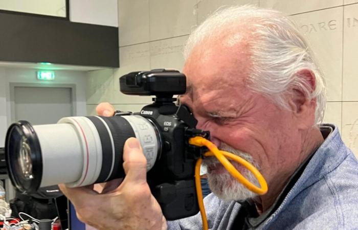 Marseilles. Photographer Yann Arthus sketches the people of Marseillais in a temporary studio