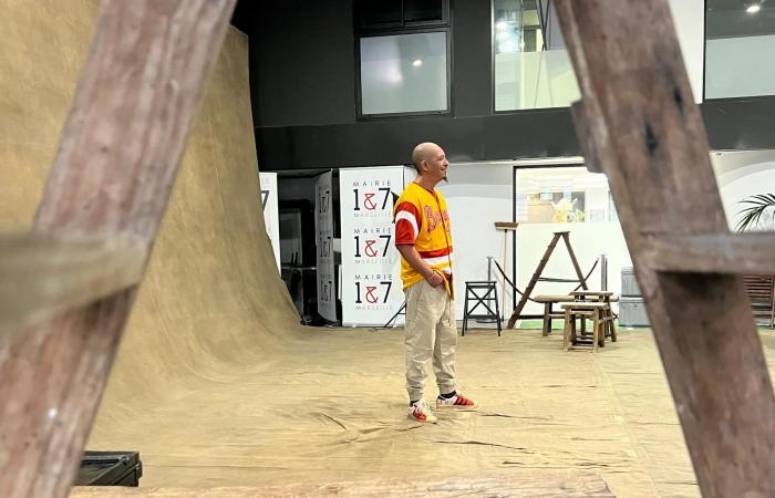 Marseilles. Photographer Yann Arthus sketches the people of Marseillais in a temporary studio