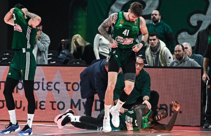 Nine uneasiness of spectators in Athens, shocked by the serious injury of Mathias Lessort