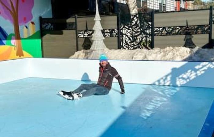 No need for Zamboni for this synthetic ice rink: it will be open all year round and you can even skate there in a swimsuit between two dips in the swimming pool on a heatwave.