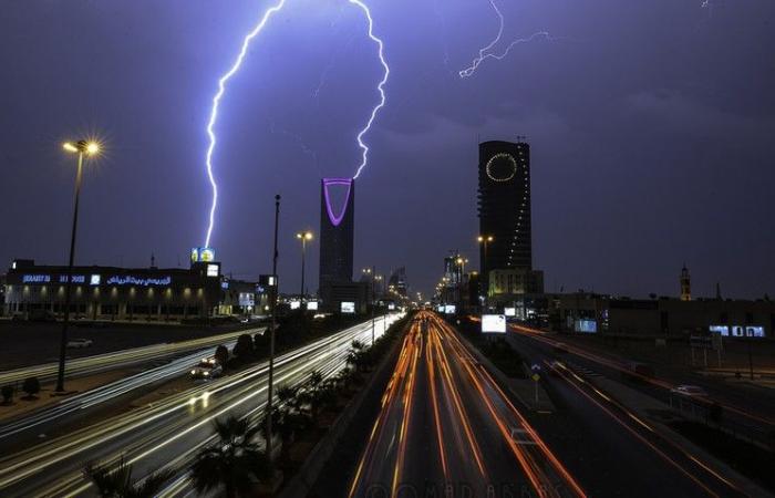 Rain and winds hit the Kingdom. Find out the weather conditions today, Friday, in Saudi Arabia