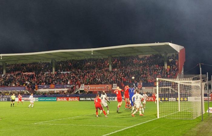 French Cup. FC Rouen logically loses in the 32nd final against Lille