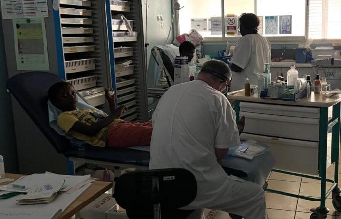 after the passage of cyclone Chido in Mayotte, the Kahani dispensary treats the injured who manage to reach it