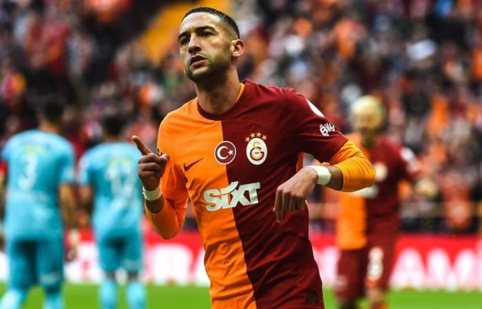 Hakim Ziyech lets loose on Galatasaray and asks to leave