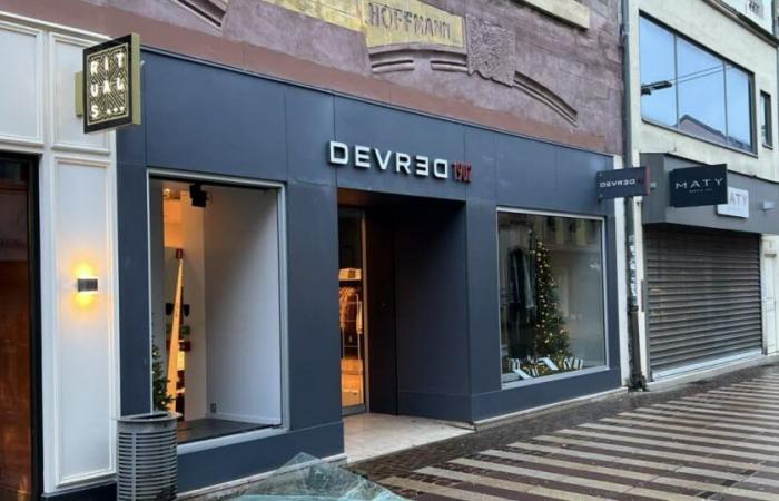 Belfort. He breaks Devred’s window and flees with a dressed mannequin