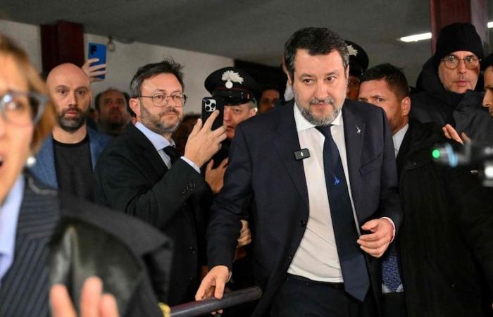 Open Arms, Salvini acquitted: the fact does not exist. The minister: «Defending the homeland is not a crime»