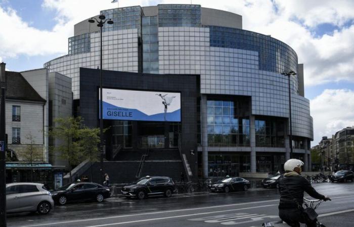 After the dancers, Paris Opera employees on strike against understaffing