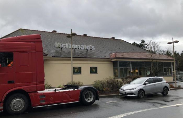 A 38-year-old man died of a heart attack while having lunch at McDonald’s in Senlis