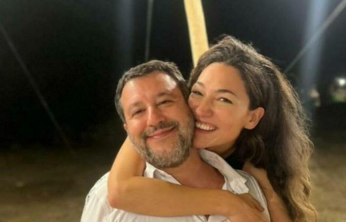 “Defending Italy is not a crime.” The hug with his partner Francesca Verdini, who is moved