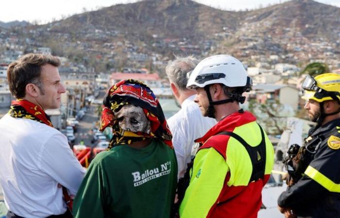 Emmanuel Macron extends his visit to the archipelago to visit a devastated slum