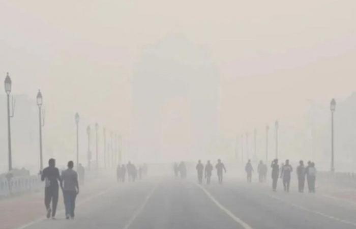 Weather and AQI predictions in Delhi for next 7 days: Yellow alert for dense fog; AQI at ‘severe’ level | Check area-wise AQI | Delhi News