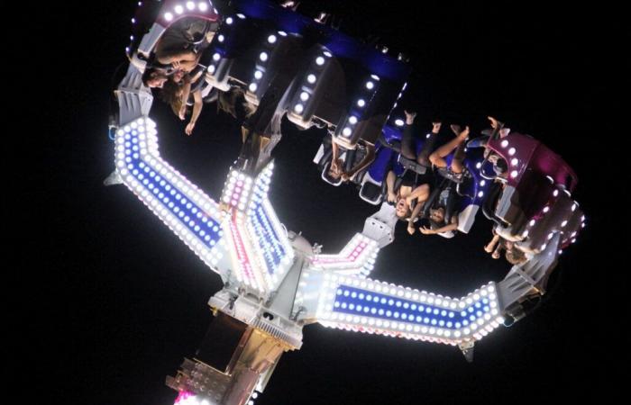 Be careful, they are trying to do it to you in reverse in this funfair at the foot of the Pyrenees