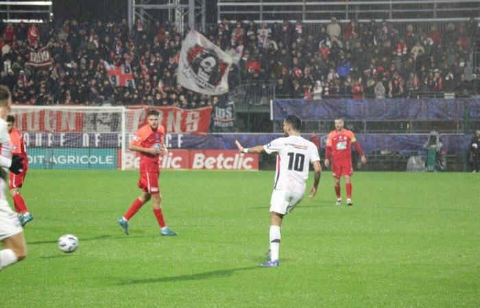 French Cup. FC Rouen logically loses in the 32nd final against Lille