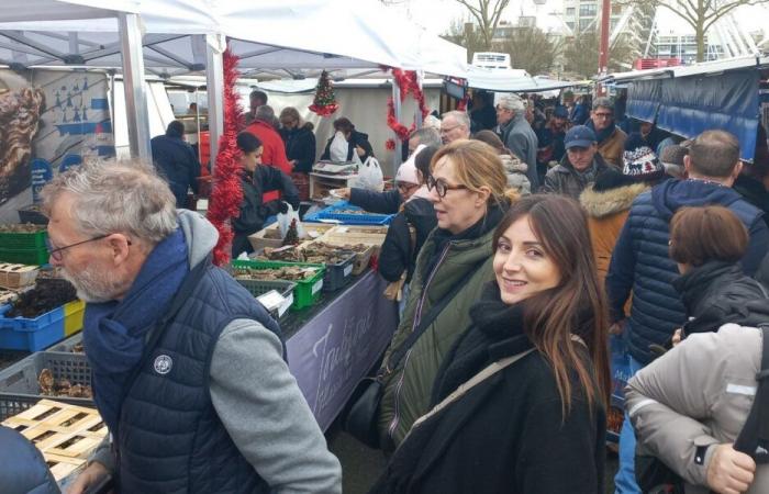 Angevins are busy at the Place Leclerc market for a successful New Year’s Eve – Angers Info