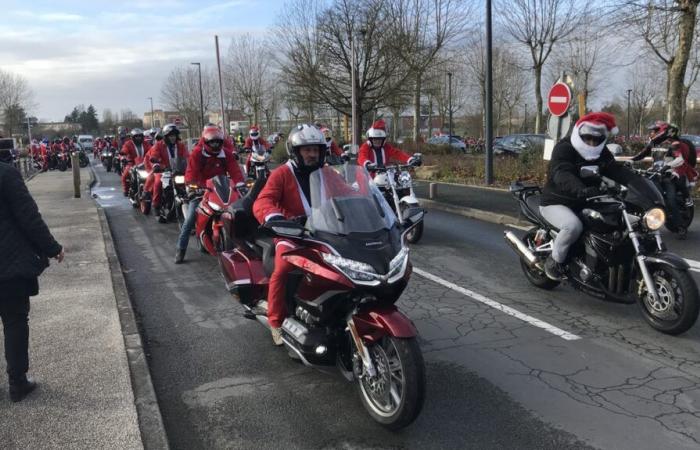 In Poitiers, 676 Santas revved their motorcycles