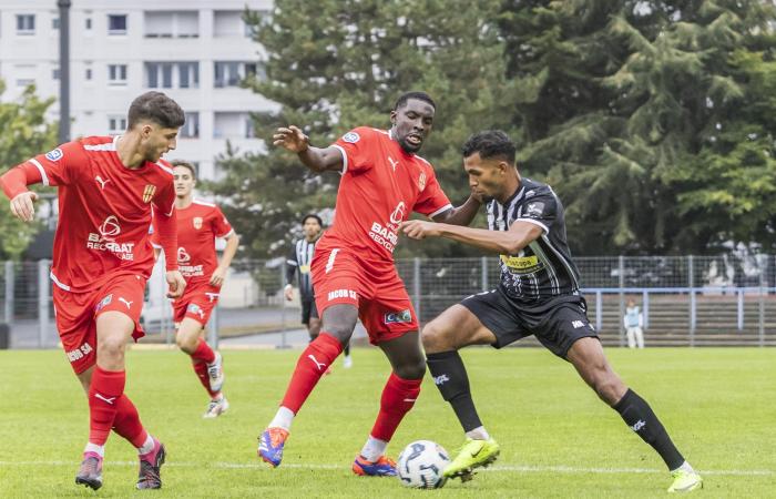 Ben Aboubacar, Stade Poitevin FC player and also hairdresser, speaks before the arrival of Poiré