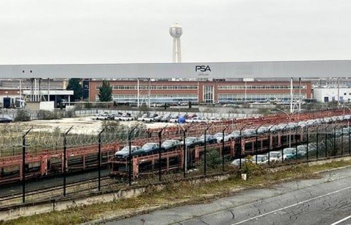 at the Stellantis factory in Poissy, a stalled industrial project