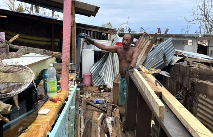 in Mayotte, a week after cyclone Chido, the reconstruction of shanty towns has already begun