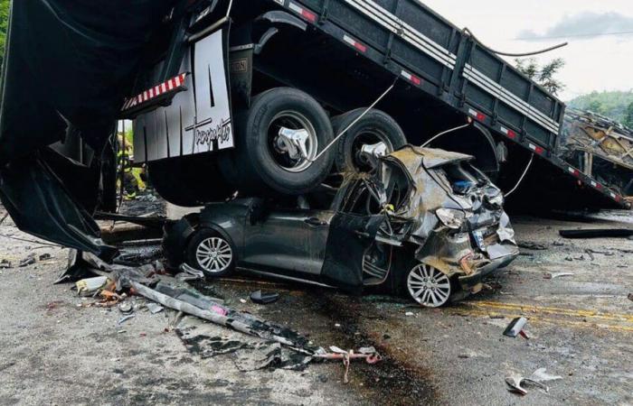 At least 32 dead in Brazil bus crash