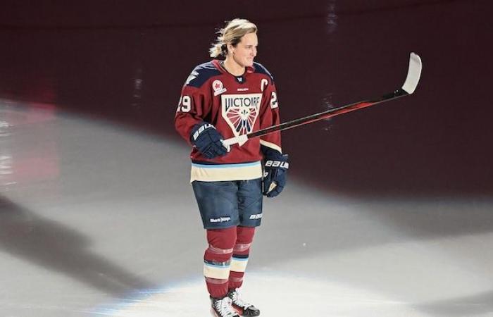 Marie-Philip Poulin and Laura Stacey, accomplices in life and on the ice rink