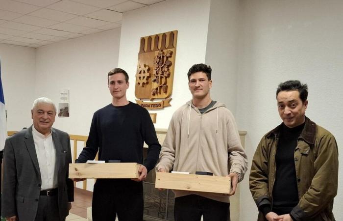 rugby player Nicolas Depoortère and rower Grégoire Bireau honored by their town of Vayres