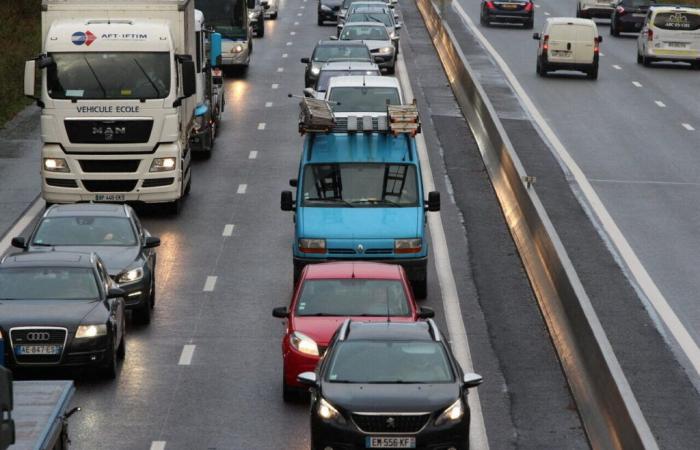 traffic jams explode around Paris for the start of the Christmas holidays