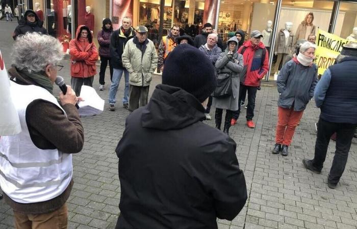 “Migrants have rights,” several associations proclaimed in Saint-Nazaire. Sport