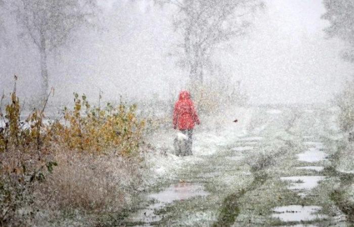 It will be colder with a chance of winter showers, snow can accumulate in the High Fens