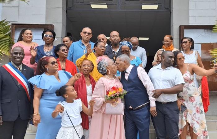 Residents of the Saint-Paul nursing home, Alex, 69 years old, and Eliane, 78 years old, said “yes” to each other in Cayenne