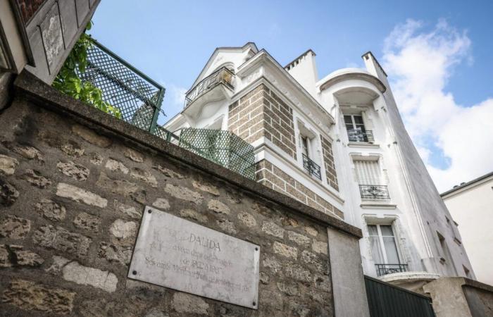 Huge prices, voyeurism, loaded stories… In Paris, stars' properties are struggling to sell