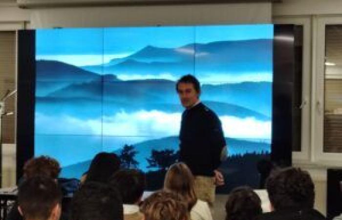 Nature & adventure: the secondary school students of La Haie Griselle meet Vincent Munier