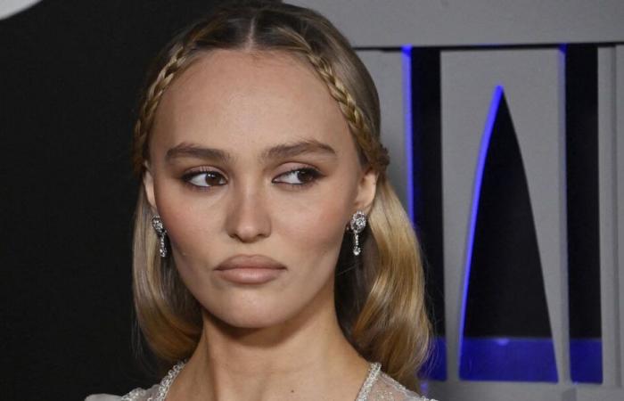 Lily Rose Depp in a relationship, her girlfriend victim of criticism