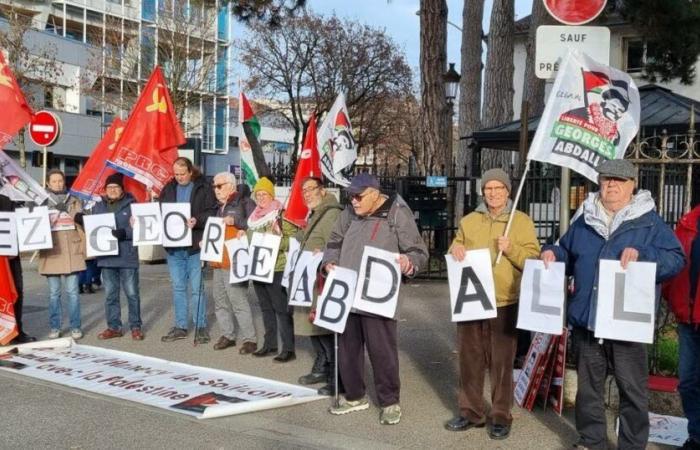 around twenty demonstrators mobilized in Annecy