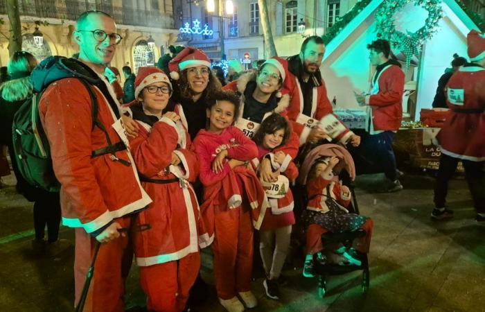 EVENING FACT 550 Santas took part in the first Christmas run Arles