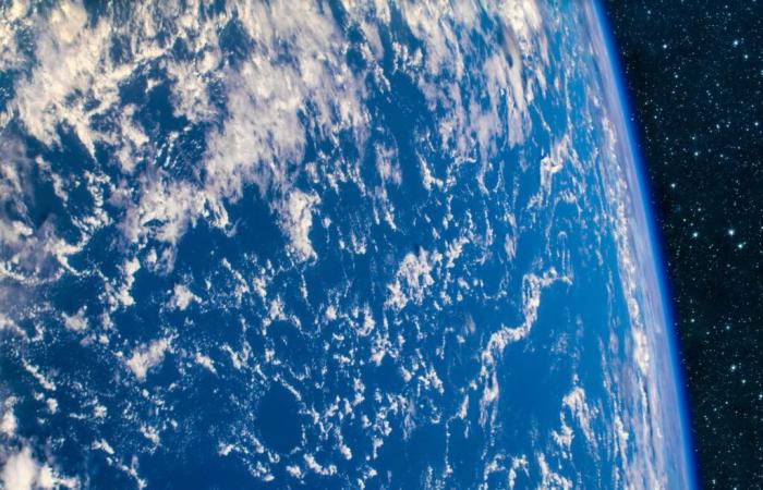 NASA observes something unknown 90 km above Earth, scientists are suspicious