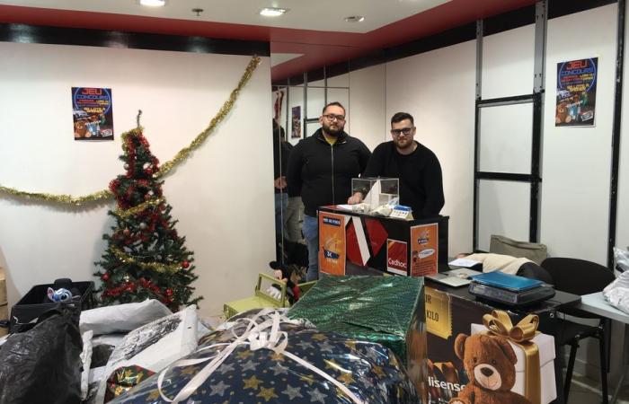 buy lost packages in a pop-up store for Christmas