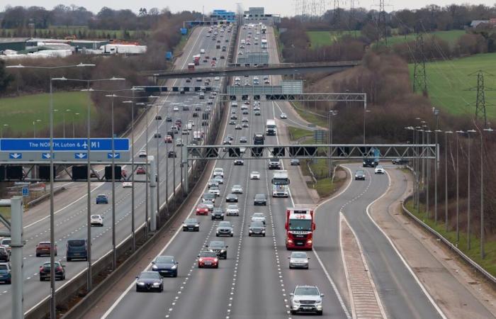 Travel news live: Traffic chaos to hit Christmas getaway weekend as 80mph wind weather warnings issued